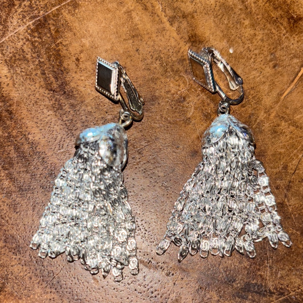 Sarah Coventry Vintage Silver Strands Tassel Clip On Earrings Boho Fringe